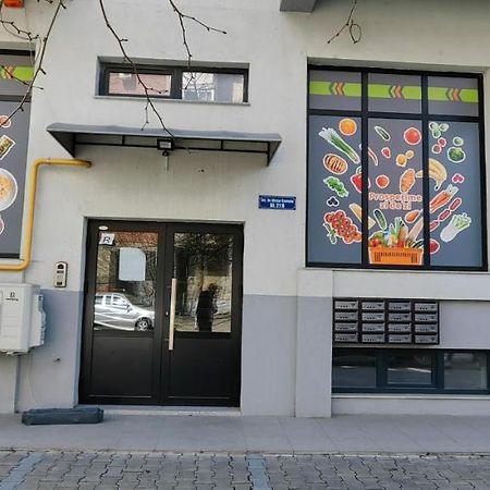 Apartament 1 Mai Bloc Nou-Self Check-In ไกรโอวา ภายนอก รูปภาพ