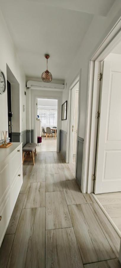 Apartament 1 Mai Bloc Nou-Self Check-In ไกรโอวา ภายนอก รูปภาพ