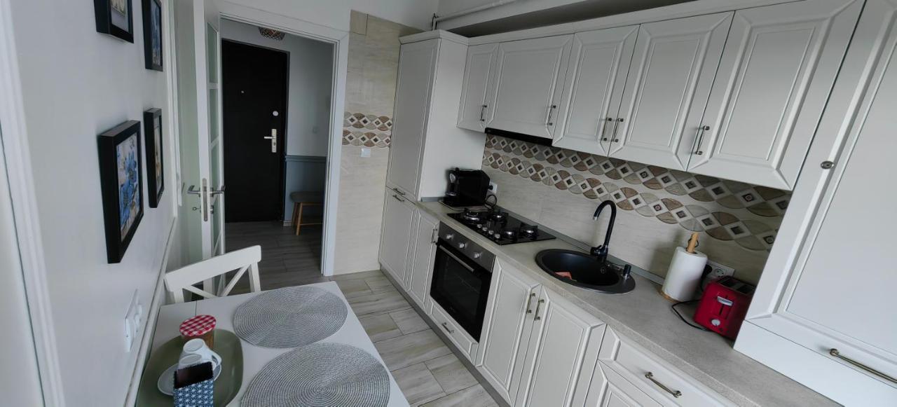 Apartament 1 Mai Bloc Nou-Self Check-In ไกรโอวา ภายนอก รูปภาพ